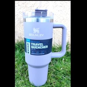 Stanley 40 oz big grip travel Quencher. Abalone